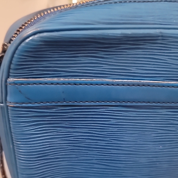 Louis Vuitton Jeune Fille Toledo Blue Epi Leather Bag - Picture 9 of 16